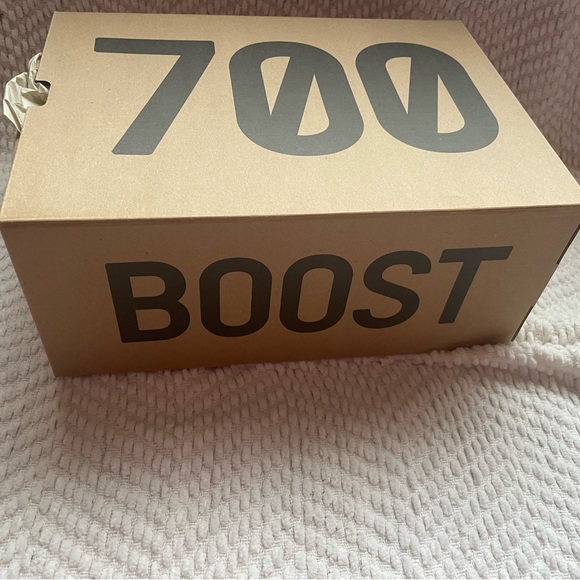 Yeezy 700 vanta - Picture 6 of 8